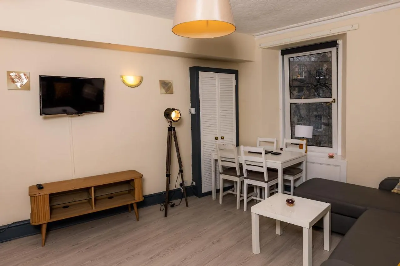 Warm&Welcoming City Centre Apartments By Meadows 8 Edinburgh